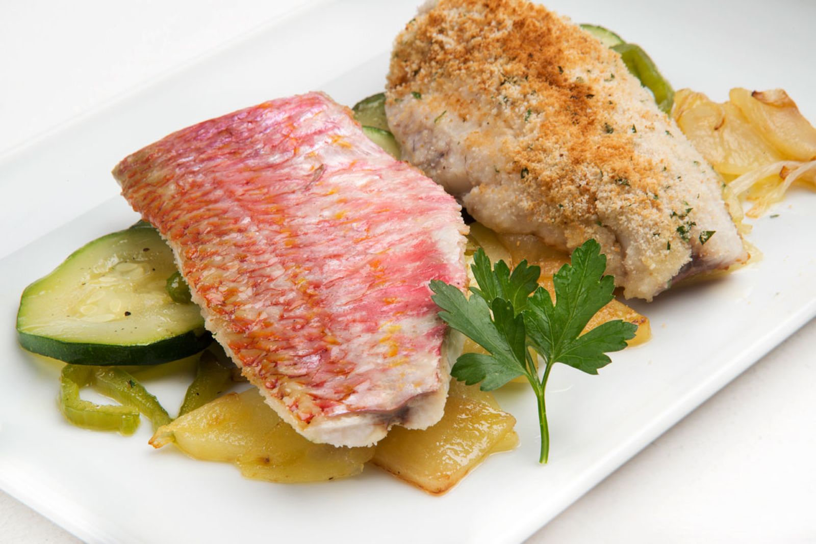 5570 1 Salmonetes al horno con calabacines (955) xl