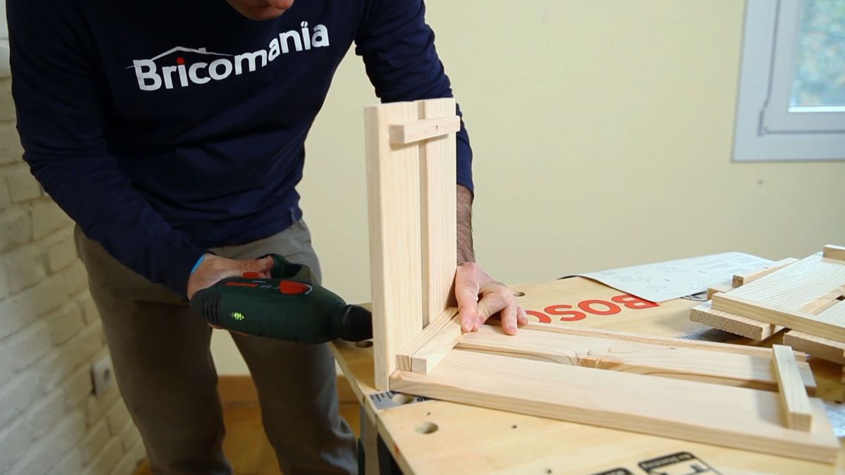 Hacer una mesilla de noche con una caja de madera paso 2