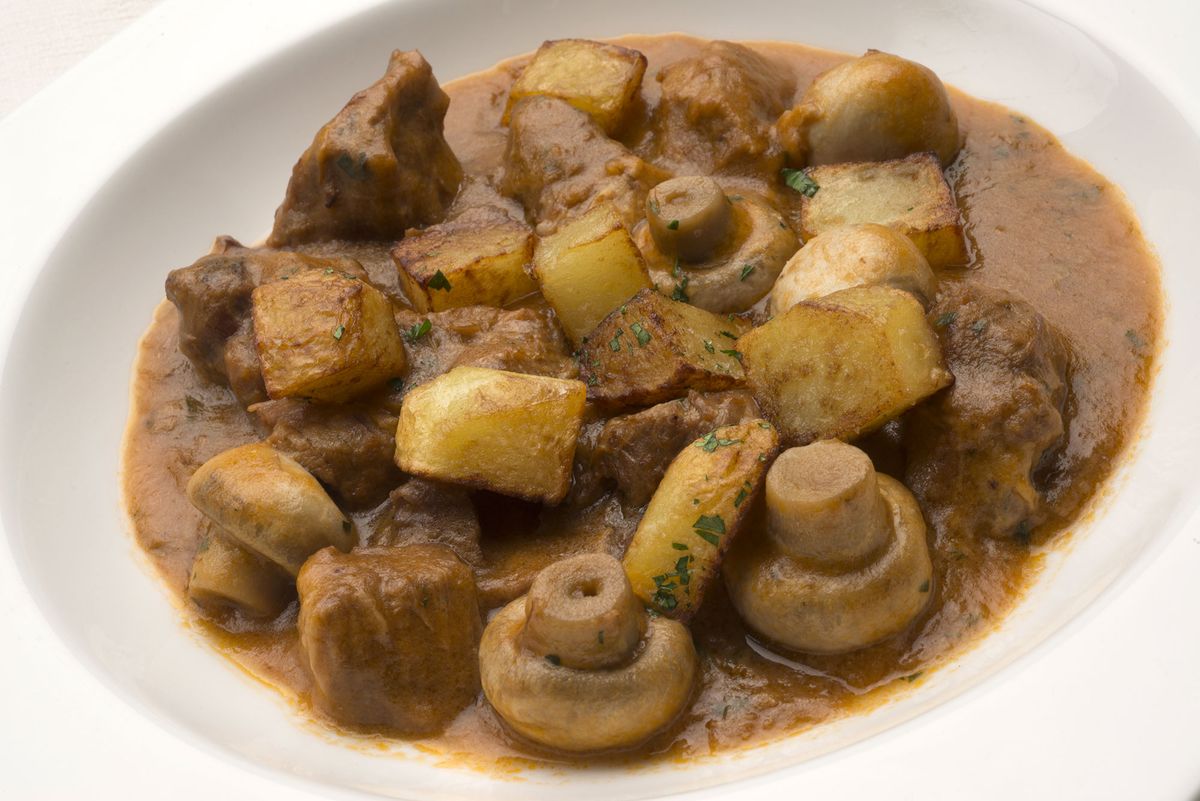 6075 1 Guiso de ternera con patatas y champinones xl