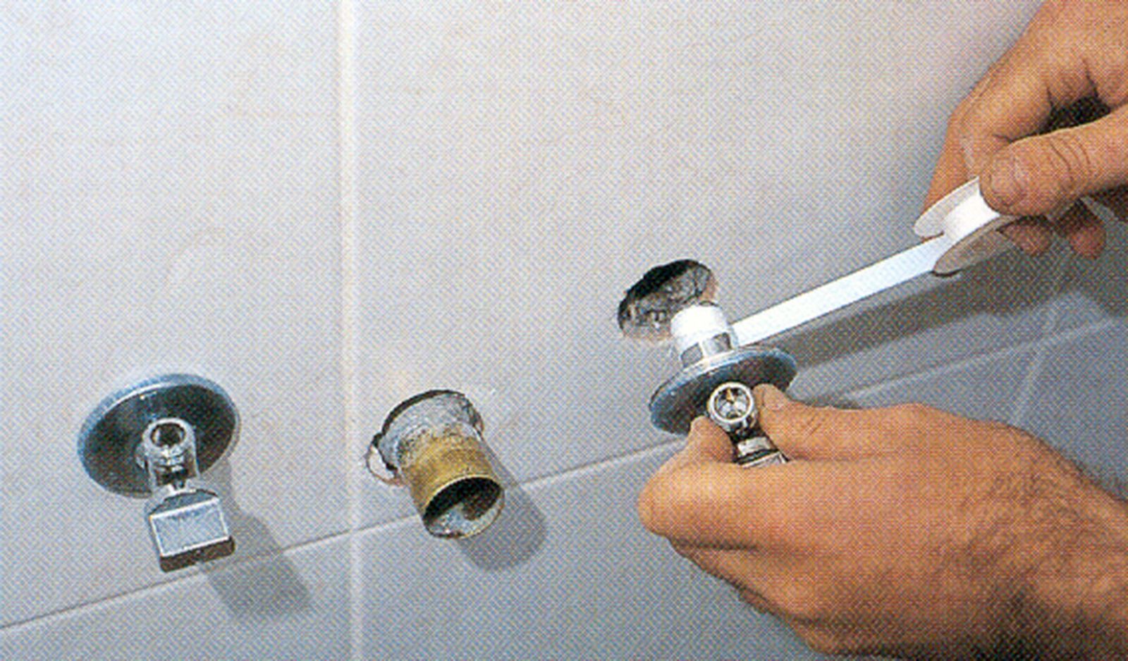 Cómo instalar sanitarios de baño paso 1