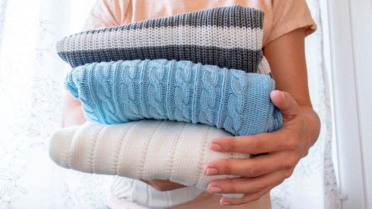 como quitar las pelusas bolitas de la ropa