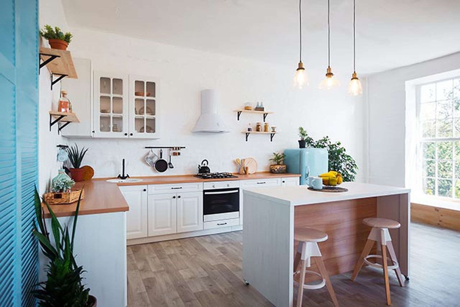 como decorar cocina blanca amplia
