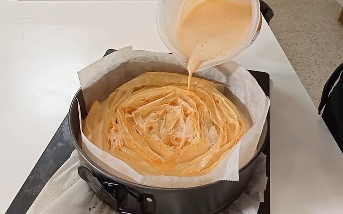 tarta flor con flan de turron y arandanos receta paso3