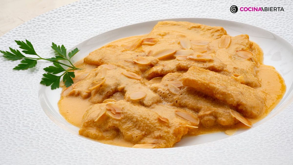 pencas rebozdas en salsa de almendras receta