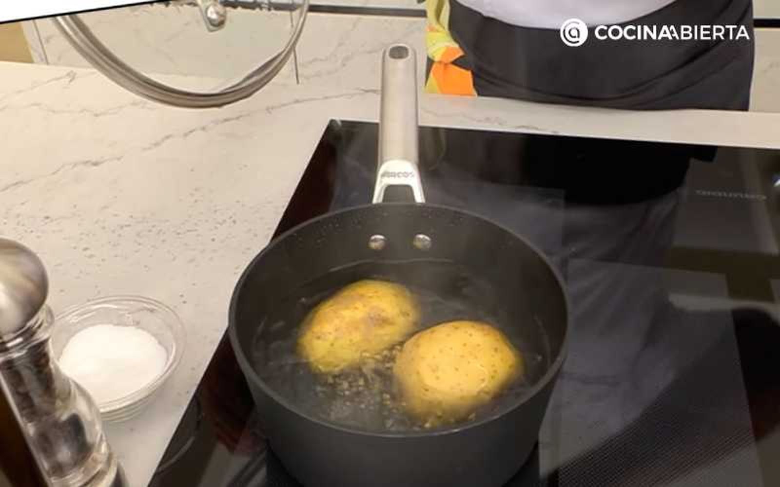 Cuece las patatas