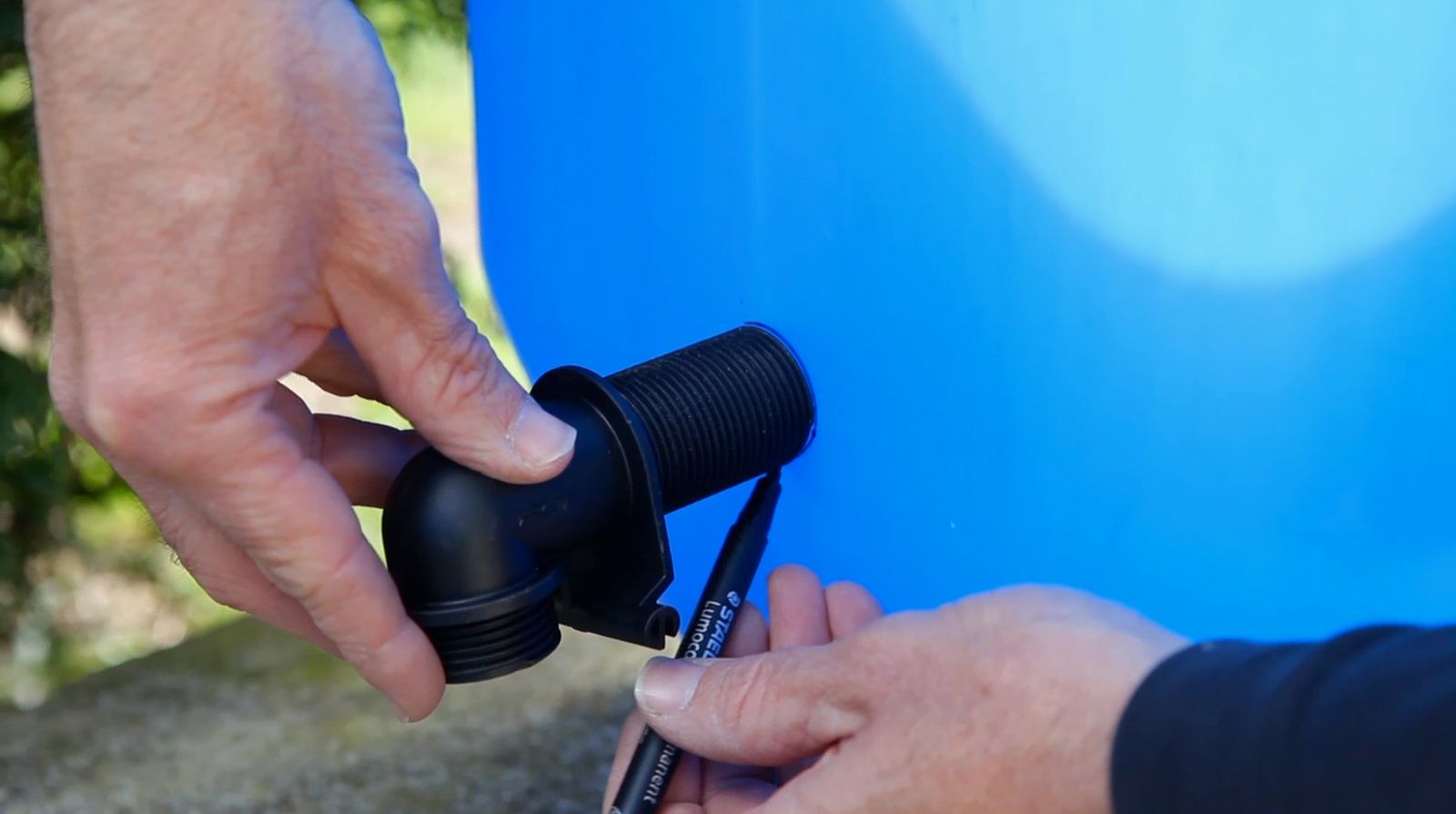 Cómo unir dos bidones de agua paso 1