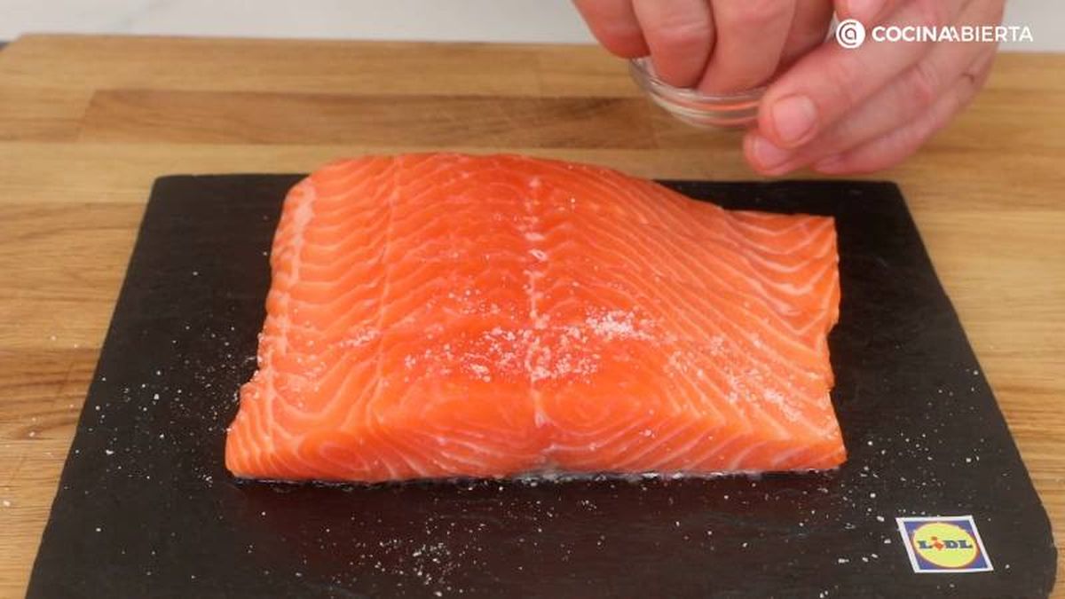 Elige un pescado fresco de calidad para hacer el mejor salmón a la toscana