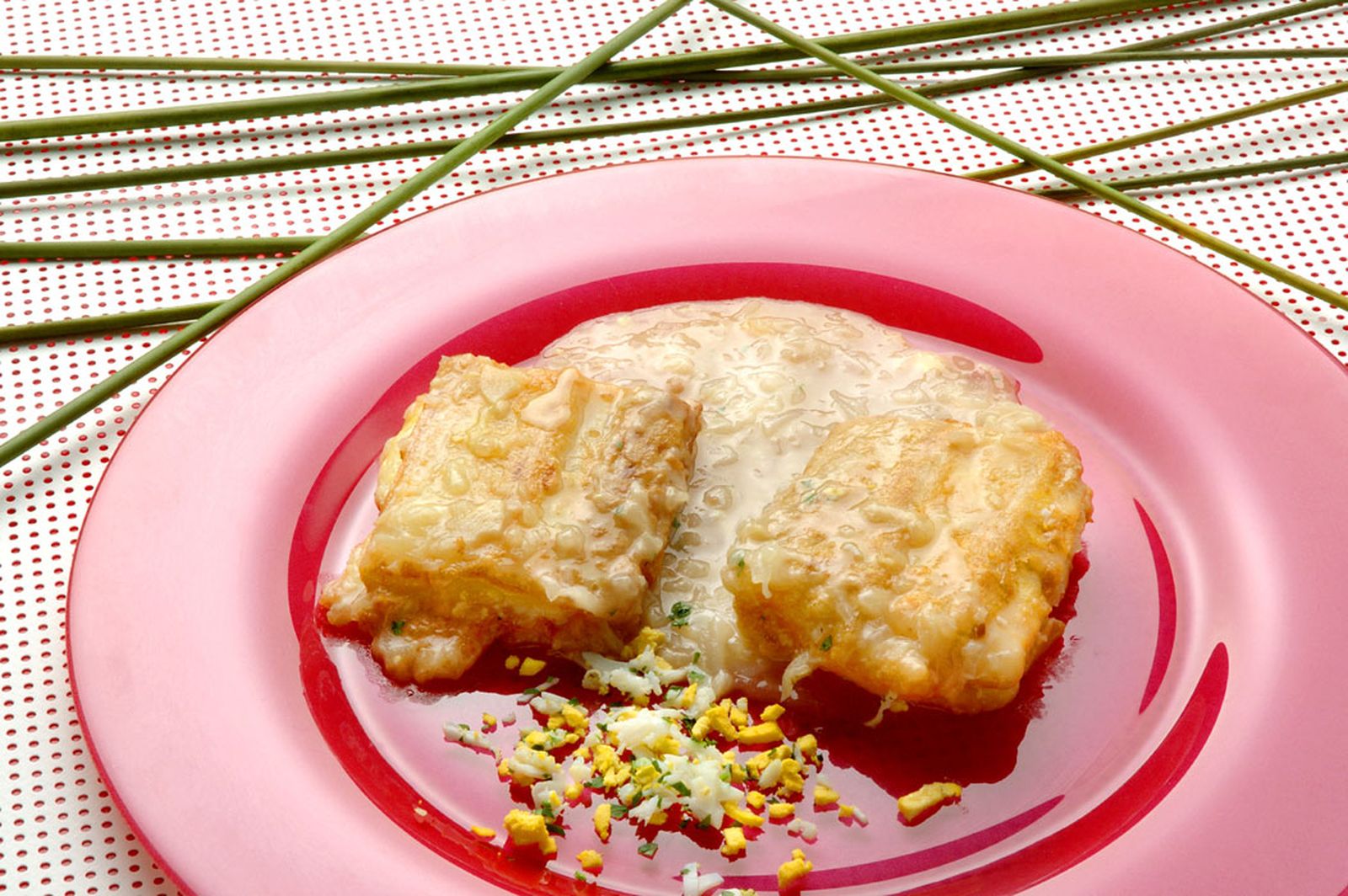 Pencas de acelga rellenas de queso y salmón
