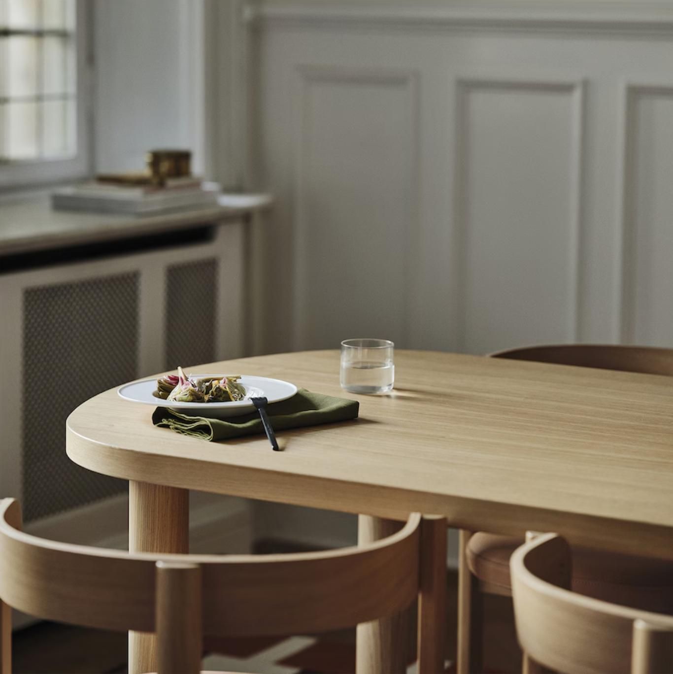 Mesa de comedor de la colección.