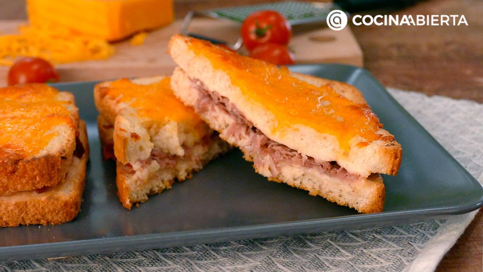 Cambia el jamón cocido por el jamón serrano para hacer esta versión del croque