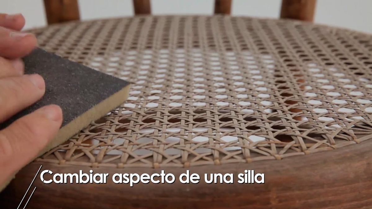 Cómo cambiar el aspecto de una silla de madera paso 1