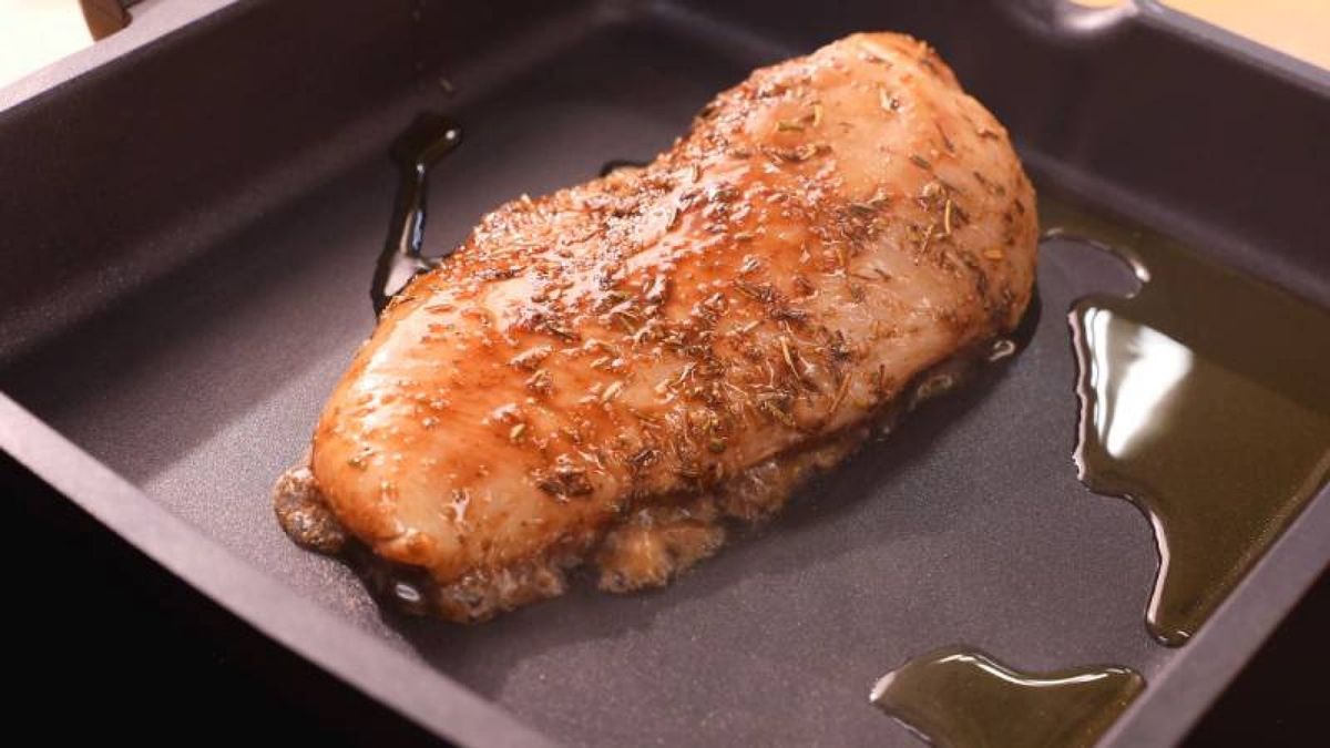 Dora bien por ambos lados y utiliza la mezcla reservada para añadir sabor