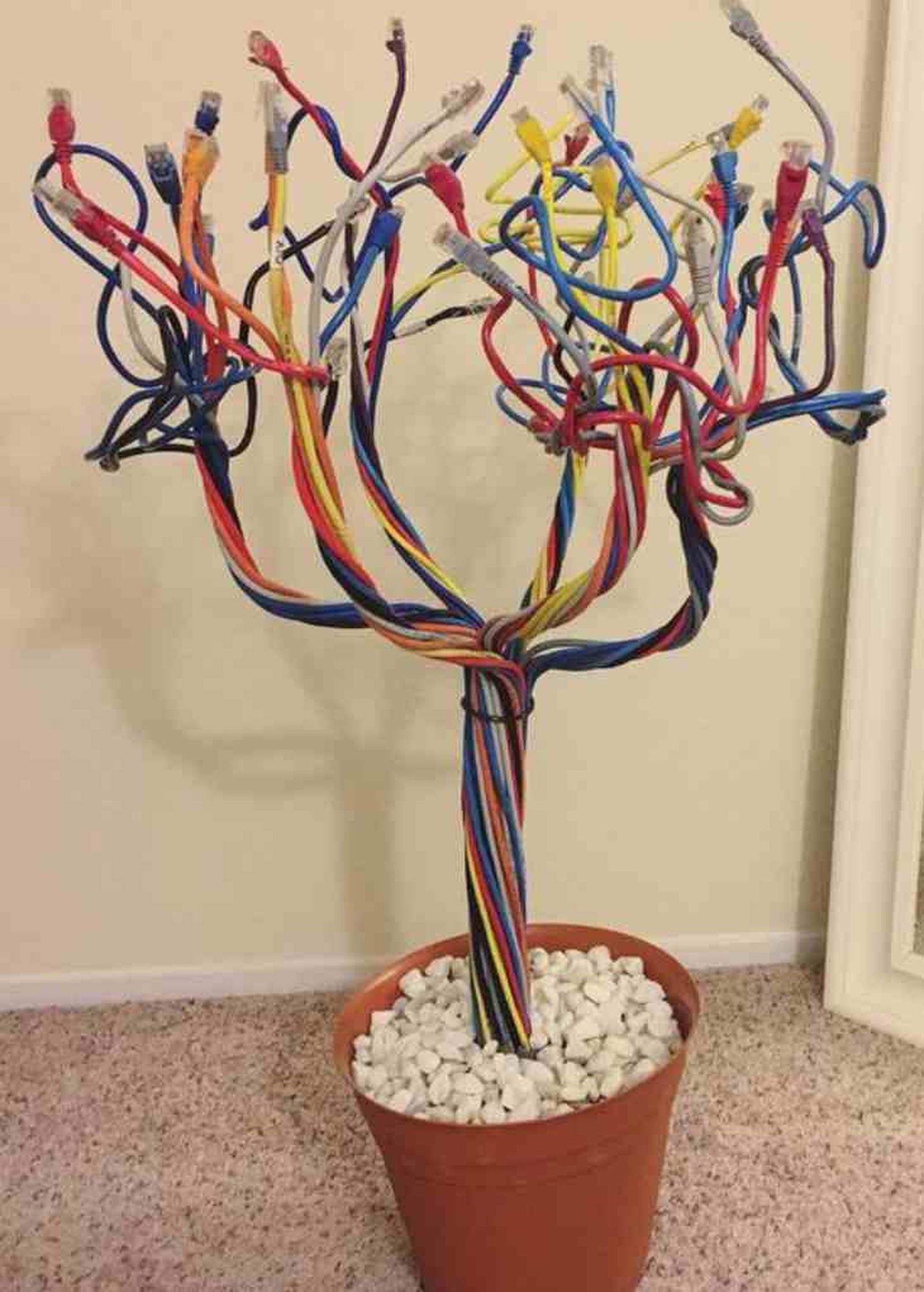 reutilizar cables planta decorativa