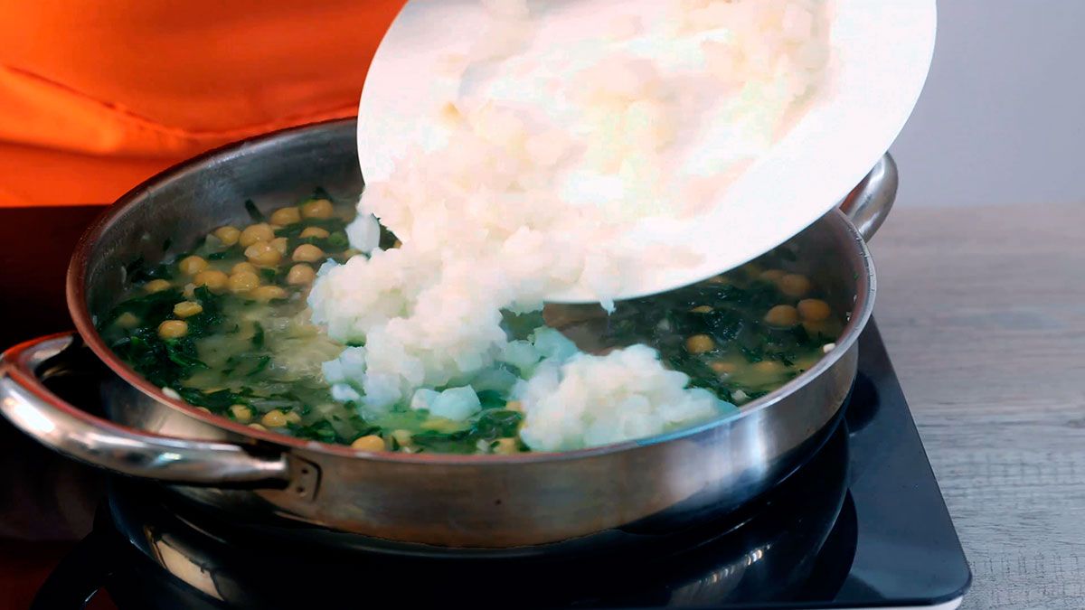 Receta de garbanzos con espinacas y bacalao (potaje de vigilia)  paso 6