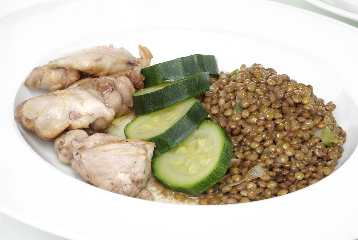 Lentejas al ajillo con conejo asado de Ramón Roteta