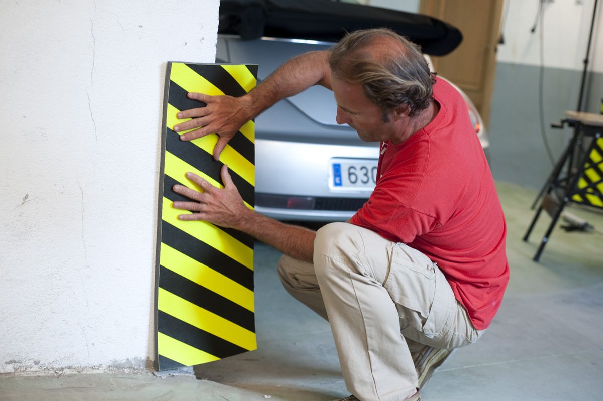 brico2 0659 Protector señalizador garaje paso 7