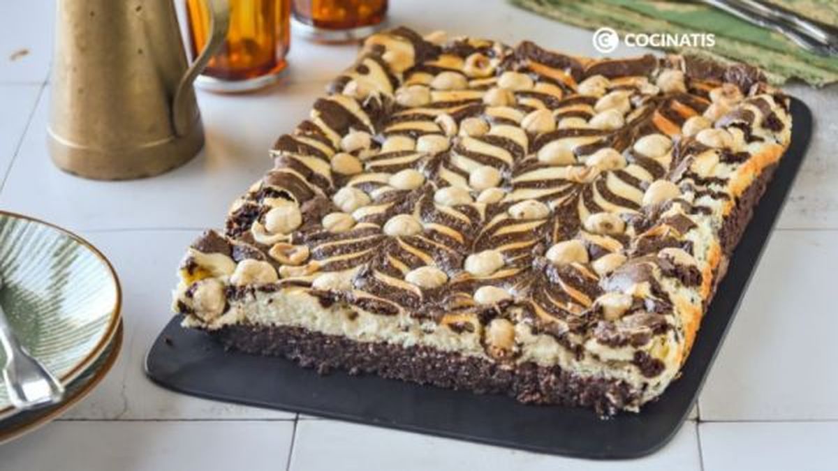 Brownie con tarta de queso y avellanas