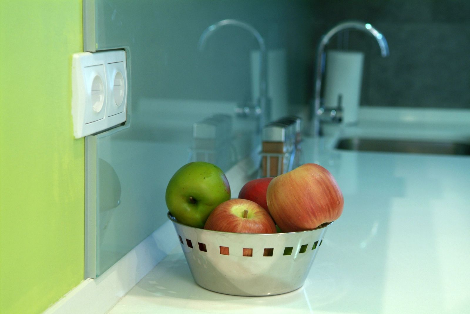 brico 0459 2 Decorar con perfil de aluminio paso 6 detalle