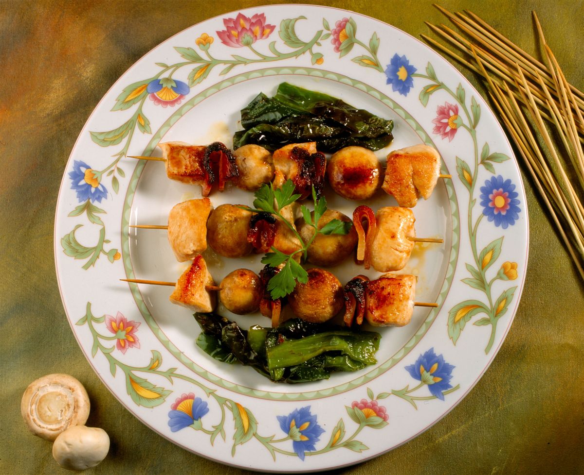 Brochetas de champiñones y pollo