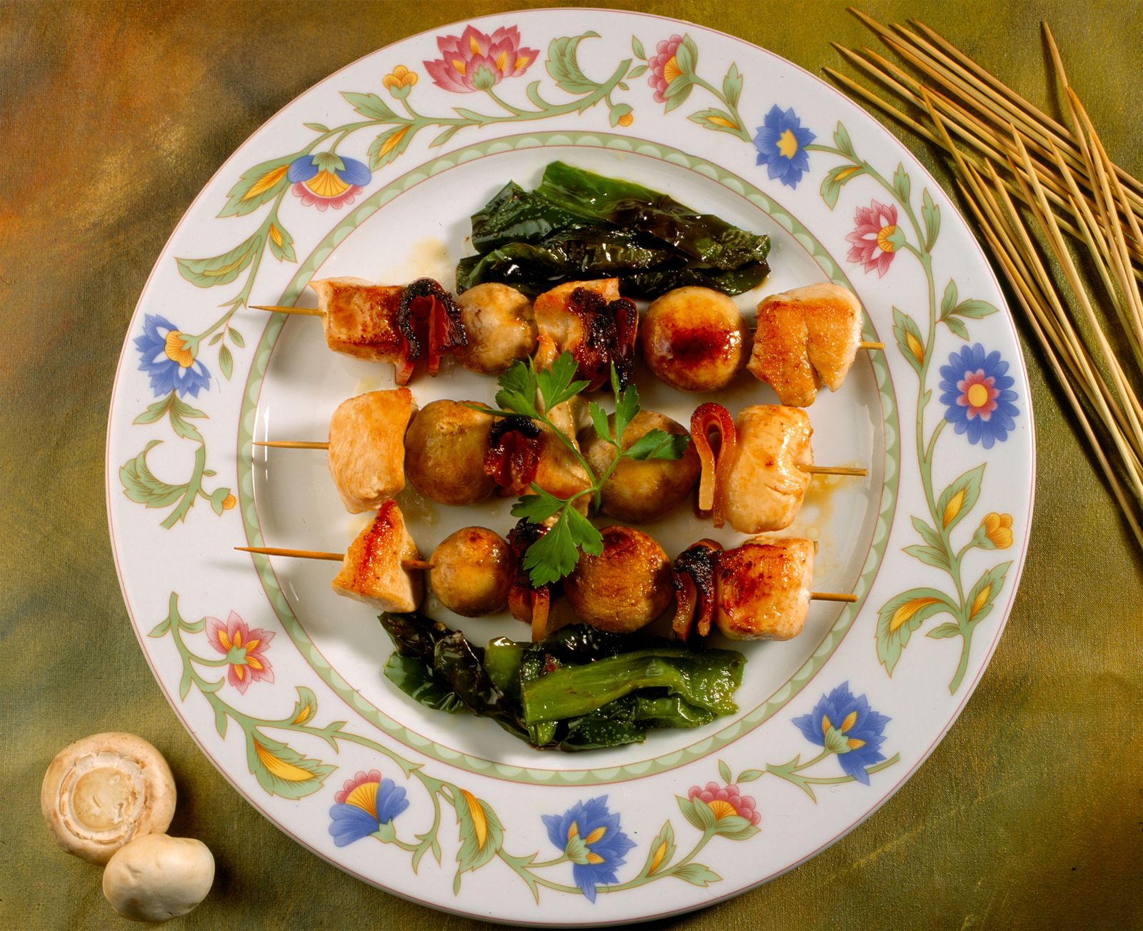 Brochetas de champiñones y pollo