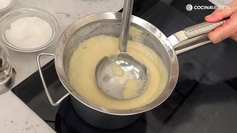 Cuela el puré de hortlizas en un cazo