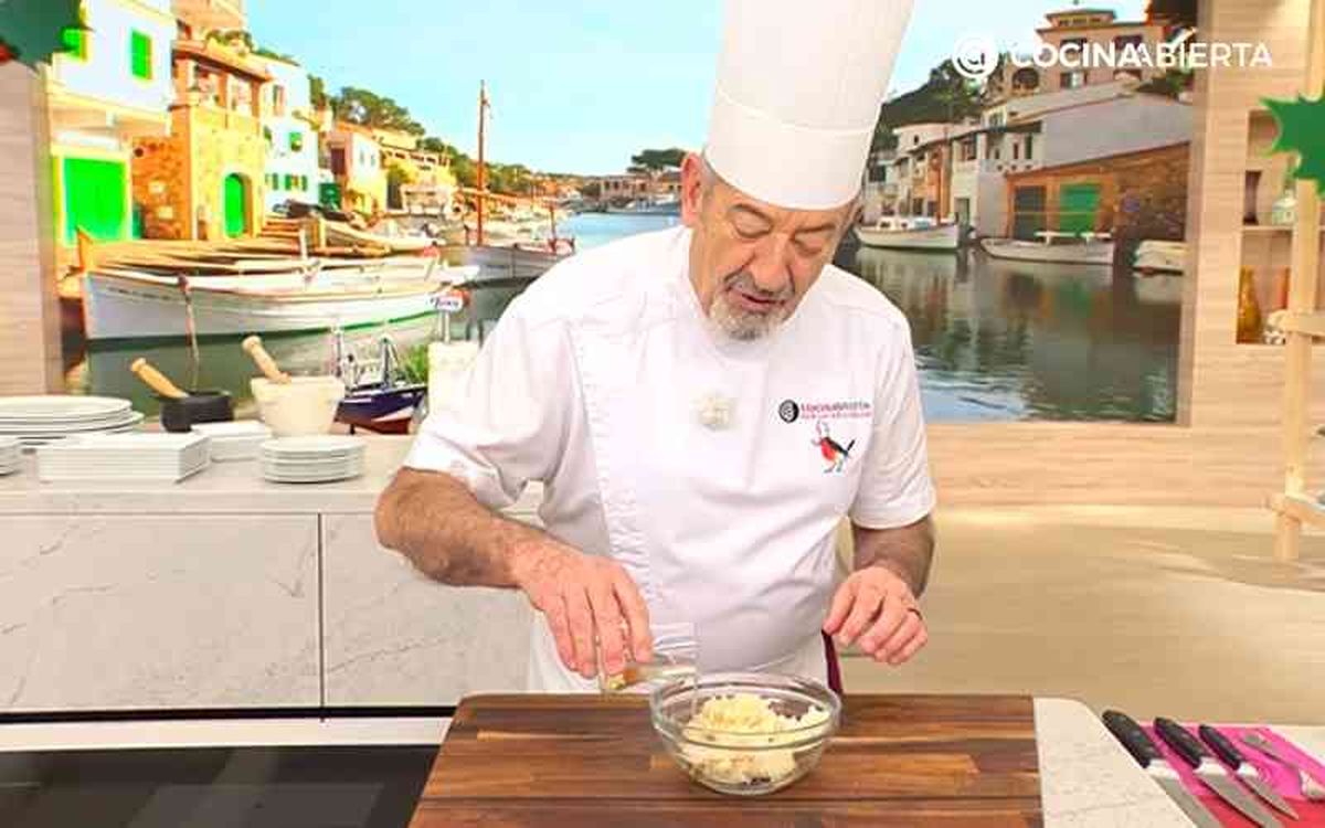 Remoja el pan con vino