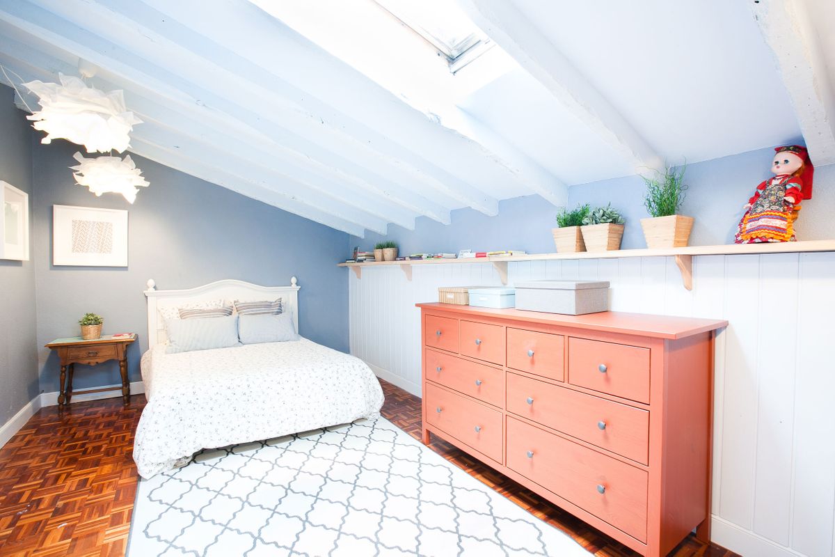 Decorar una buhardilla juvenil en gris