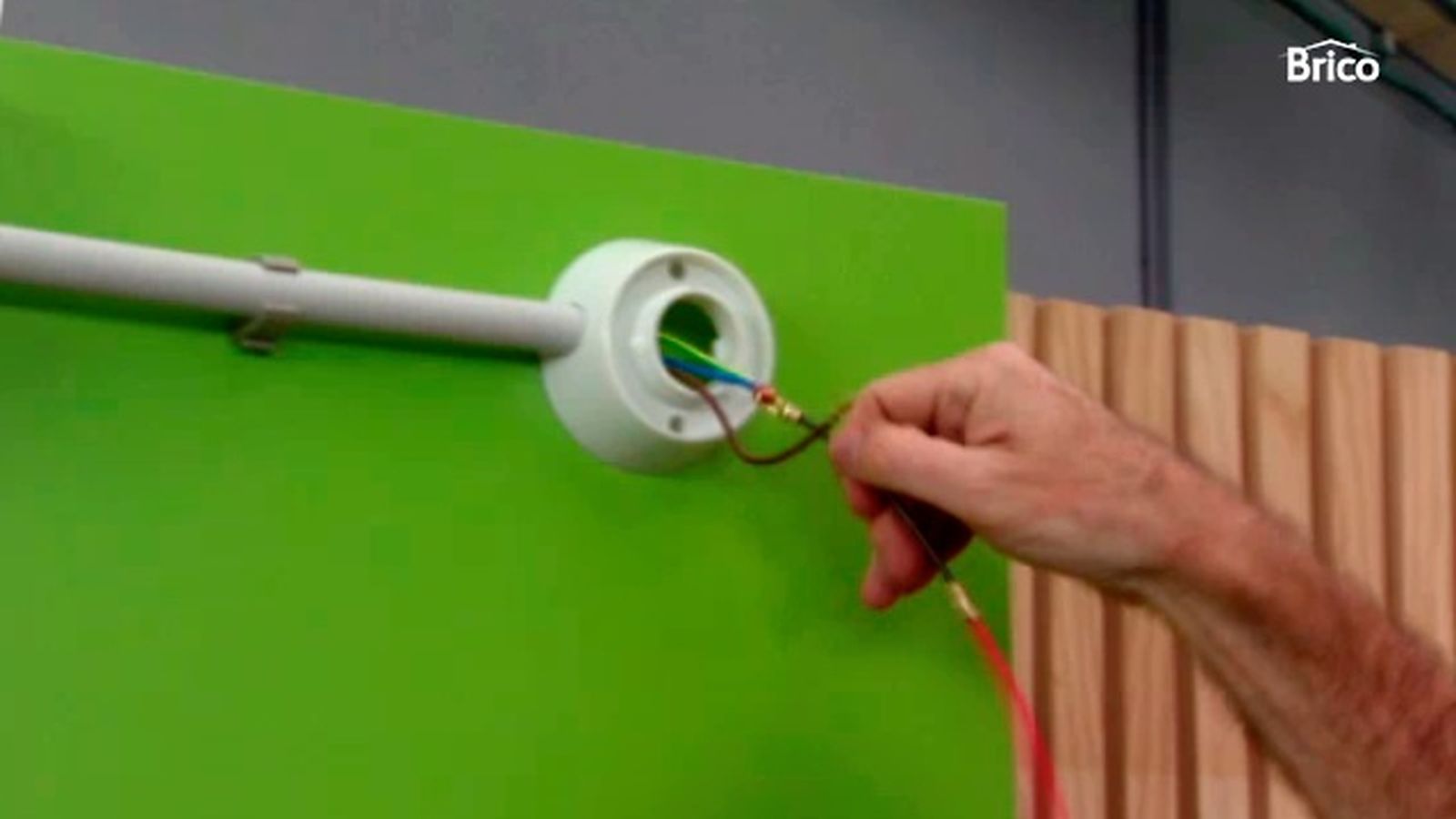como conectar un interruptor simple paso 9