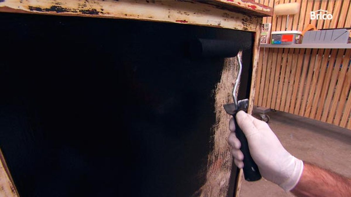 Cómoda con pintura pizarra paso 4