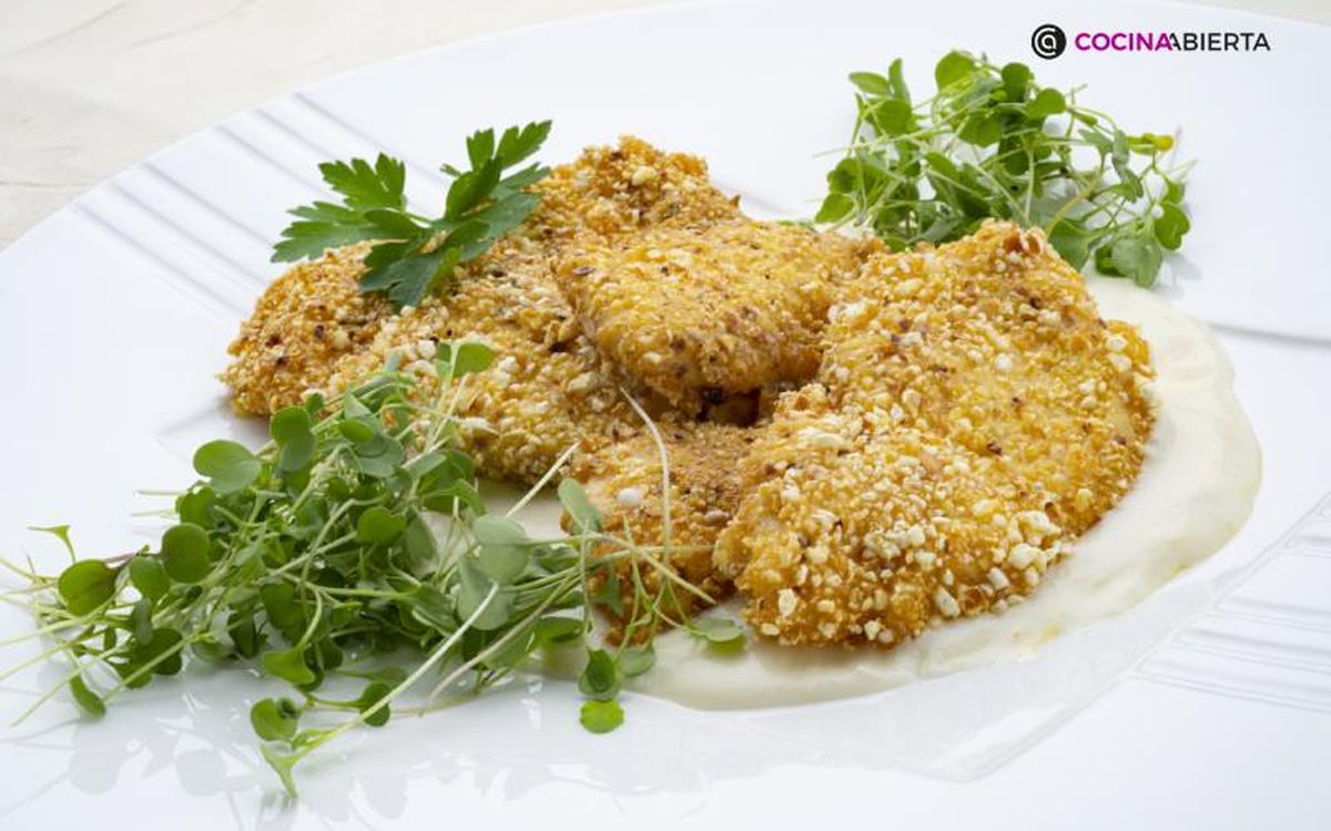 Los escalopines de pollo con salsa de queso se mantienen muy bien para comer en el trabajo.