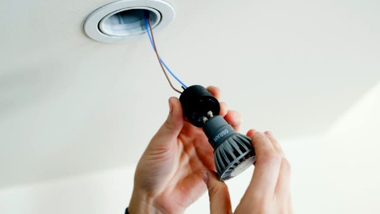 como colocar luces led en el techo 9