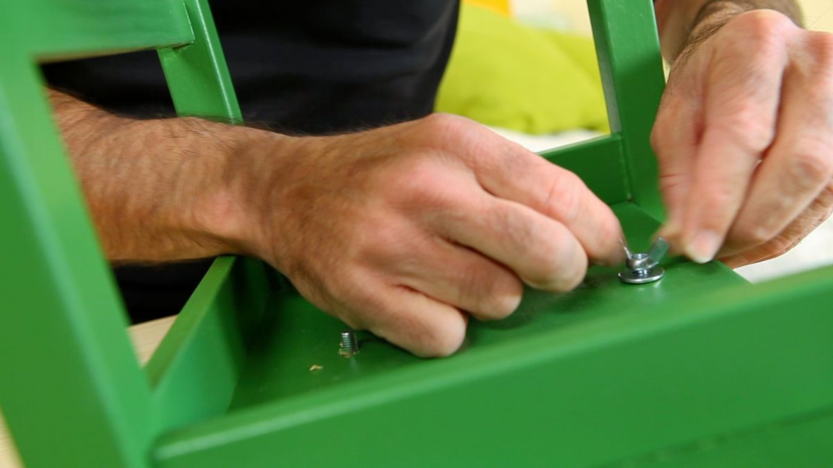 Hacer un banco con dos sillas paso 9