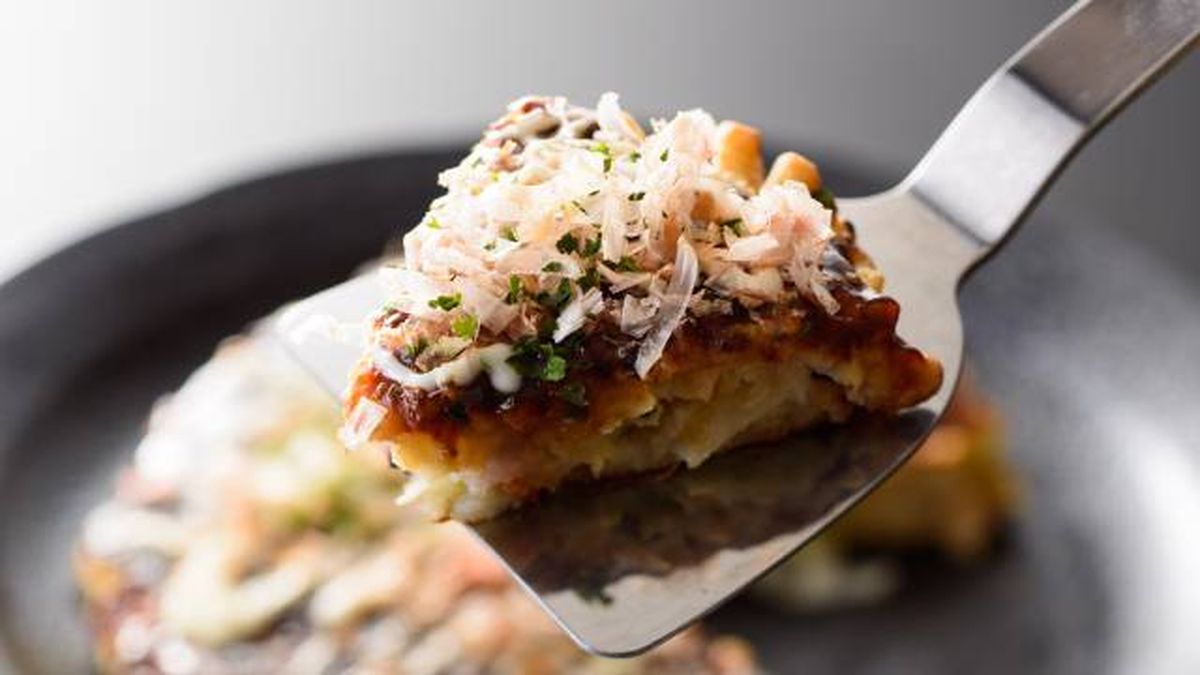 okonomiyaki tortilla japonesa servir