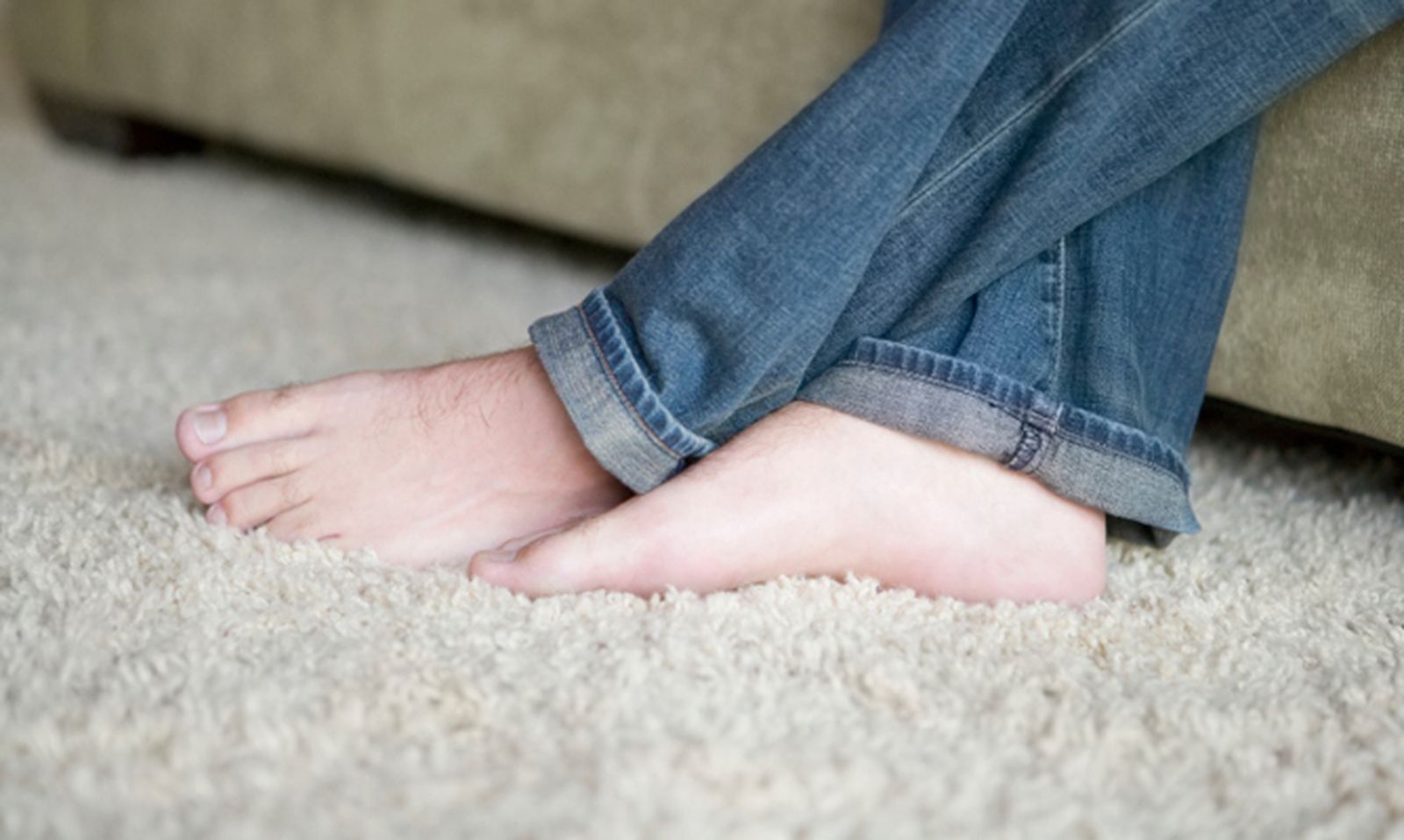 Como quitar manchas de chicle o cera de la moqueta