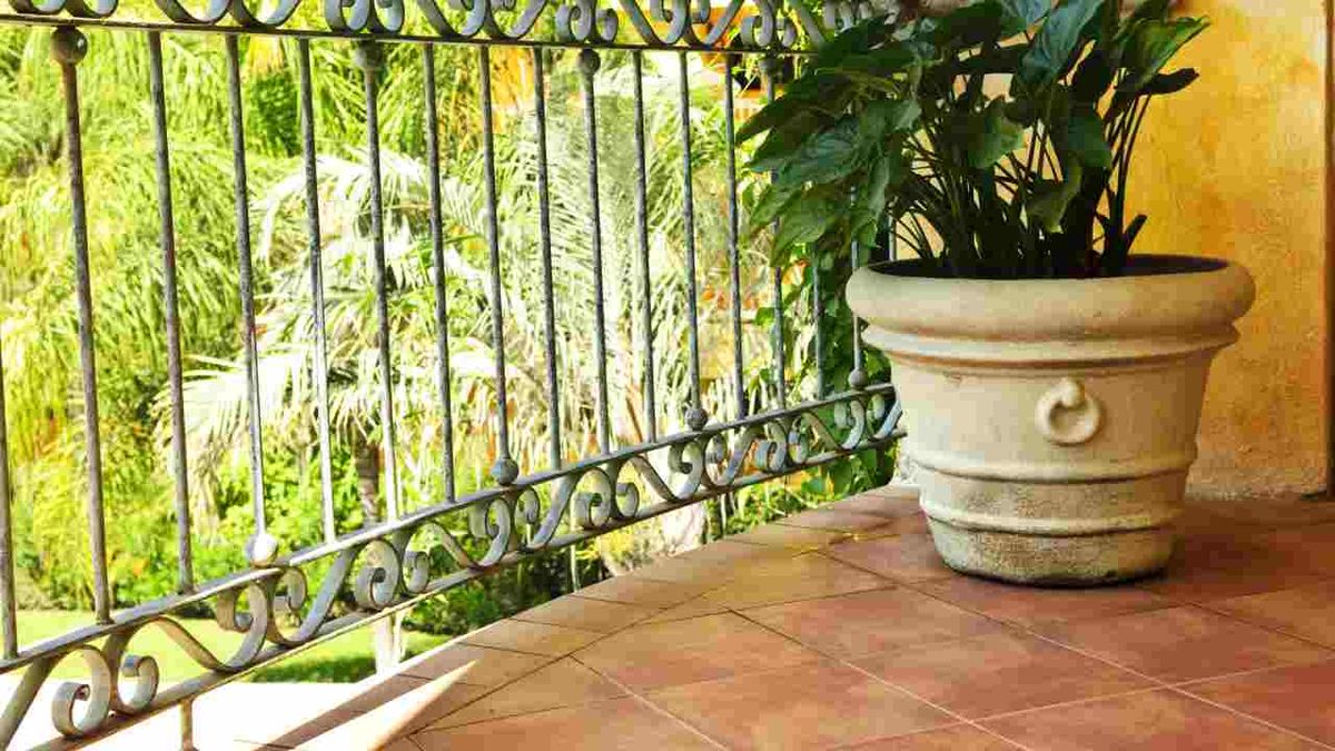 Una terraza de suelo de barro