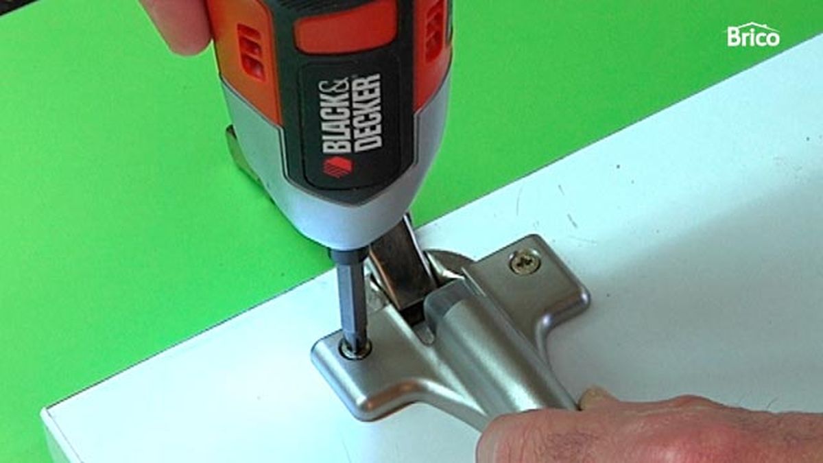 Retenedores para bisagras paso 3