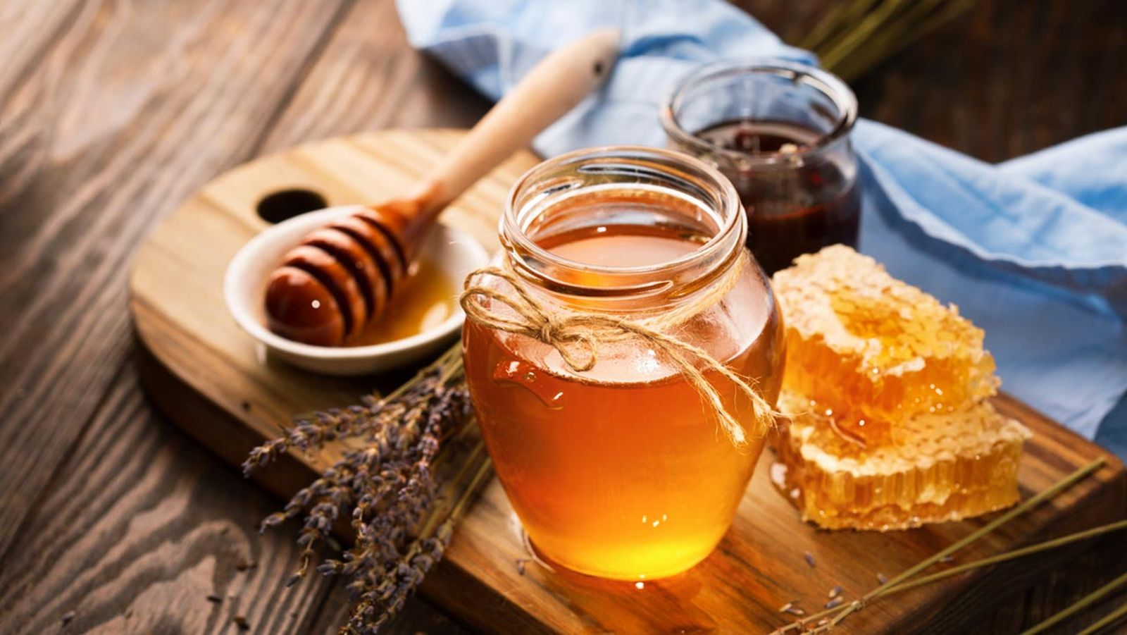 Endulzantes naturales para sustituir el azúcar en bizcochos y otros postres  miel