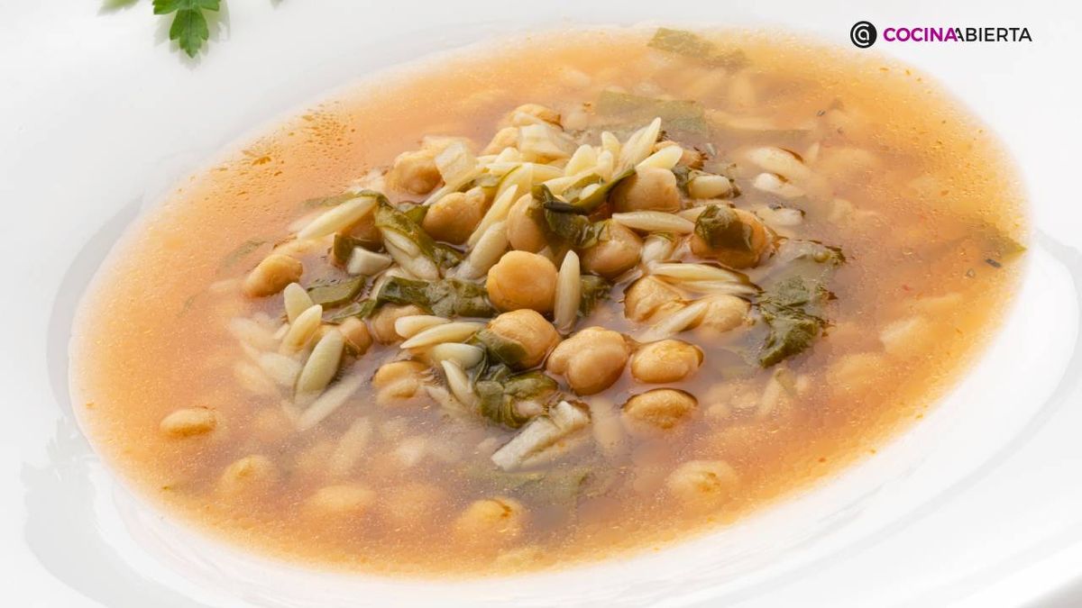 sopa de garbanzos con acelgas