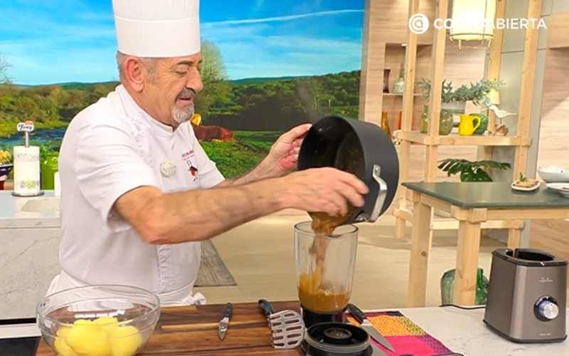 Tritura hasta conseguir una salsa homogénea