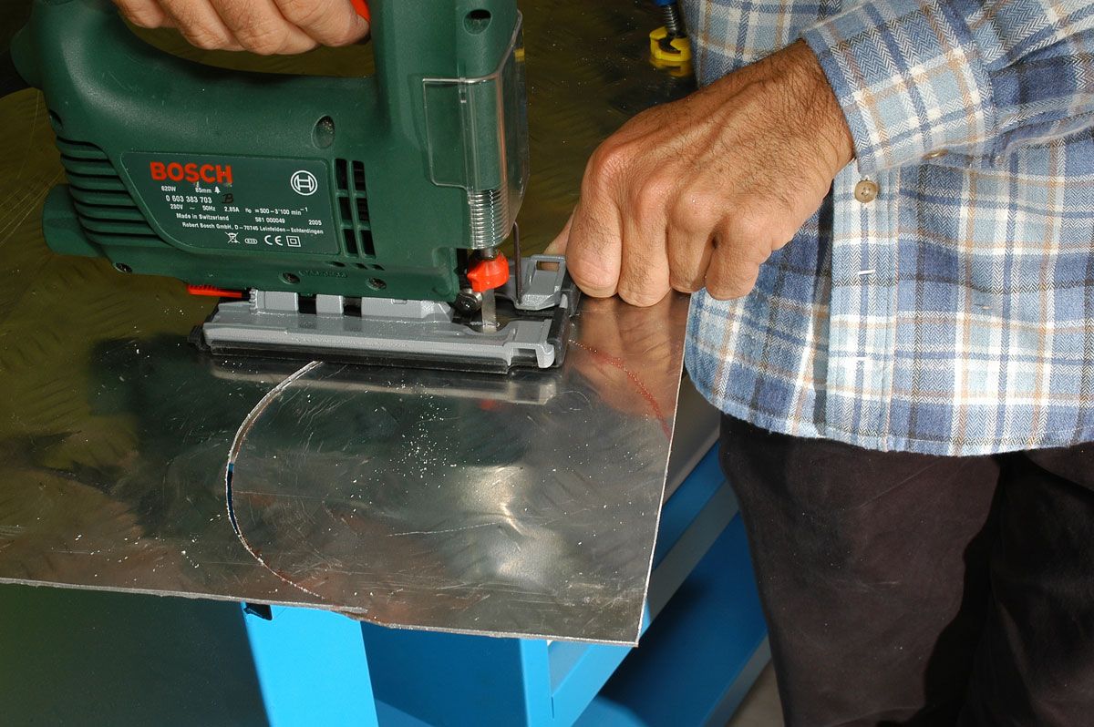 Diferentes herramientas para cortar metal paso 1