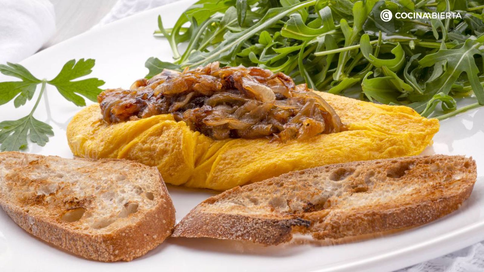 tortilla francesa con cebolla caramelizada