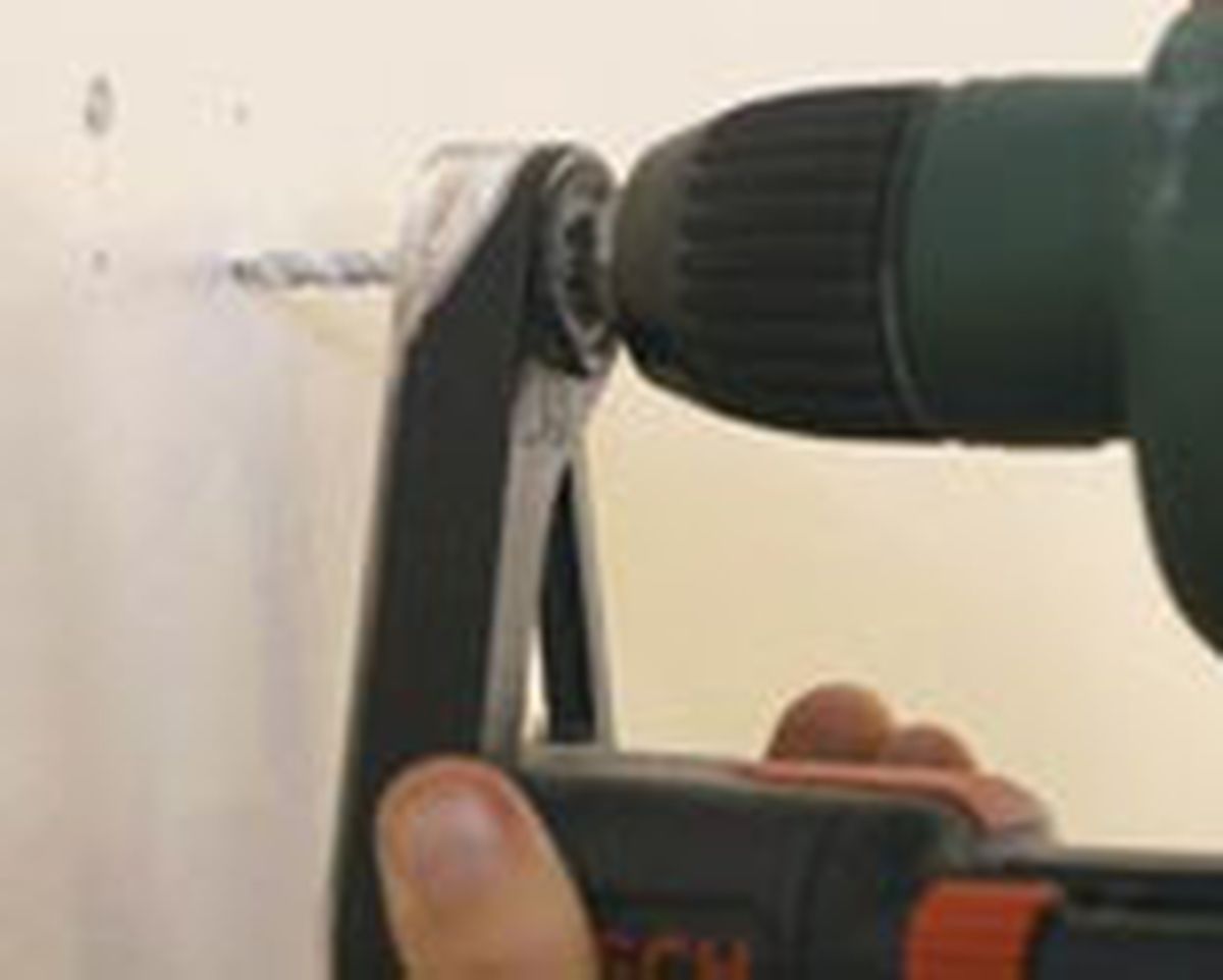 Brico 0487 2 Estantes fijacion invisible paso 2