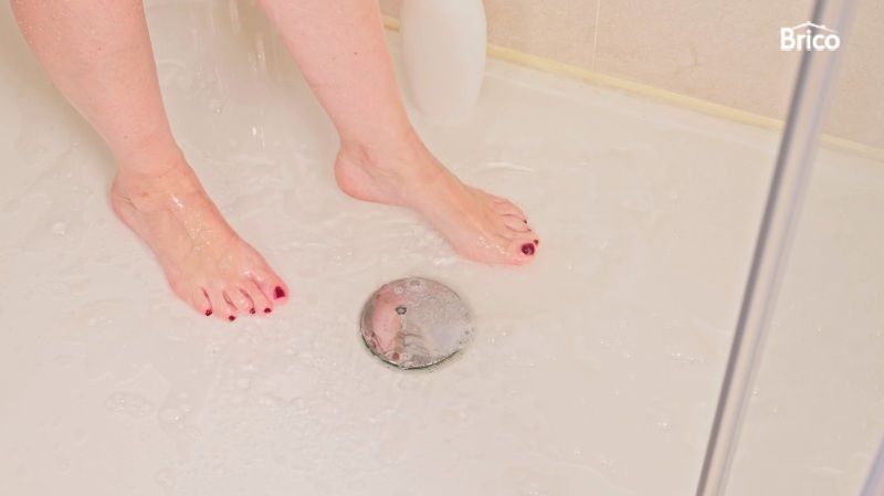 Agua estancada en la ducha
