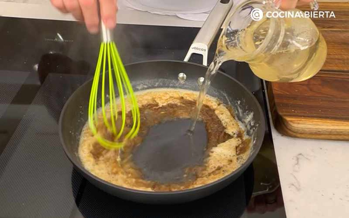 Prepara la salsa gravy