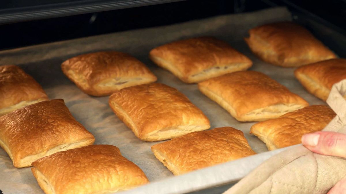 Receta de miguelitos de la Roda rellenos de crema  paso 2