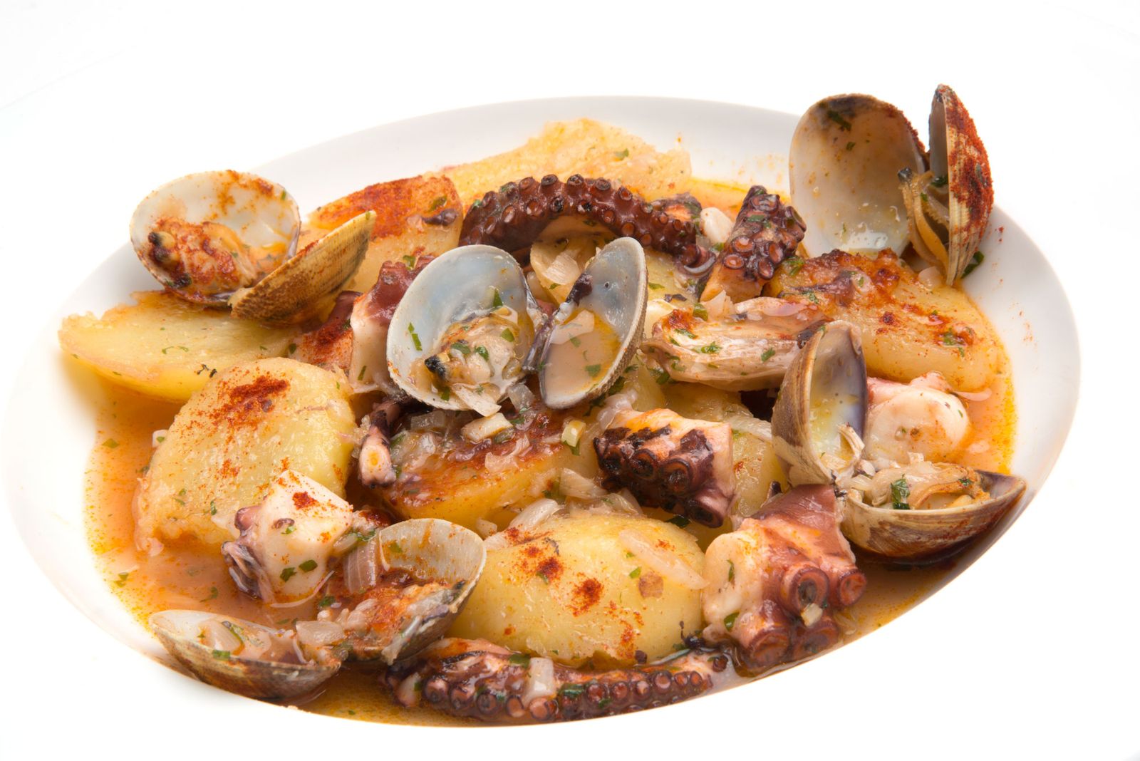 5674 1 Cazuela de patatas, pulpo y almejas (1059) xl