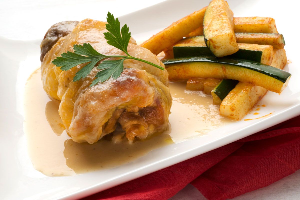 5241 Muslos de pollo rellenos con calabacín salteado (626) xl