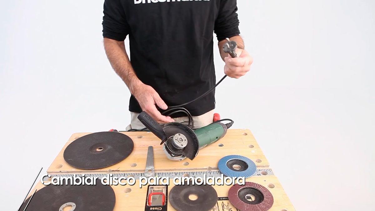 Como se coloca el disco en la amoladora paso 1