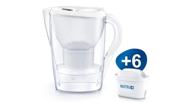jarra filtradora de agua clave para reducir consumo de agua embotellada