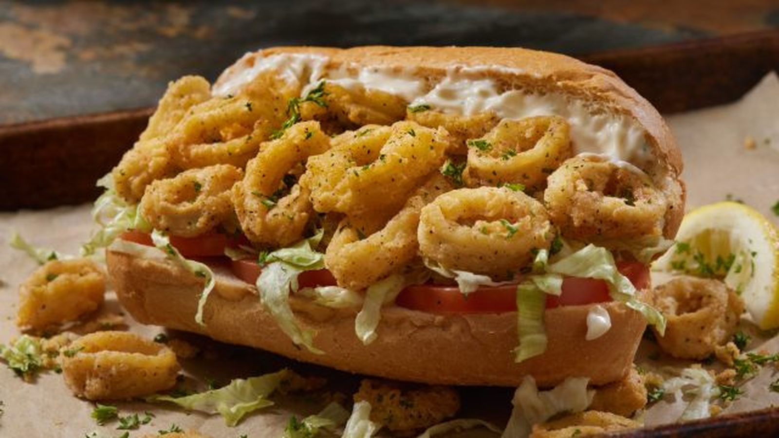 bocadillo calamares mahonesa lechuga tomate